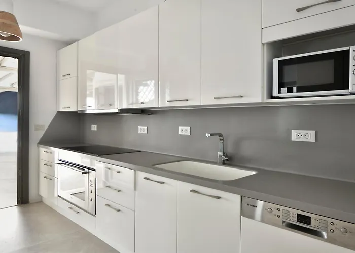 Walk With Pool And Hot Tub By Calypso Sunset * Kalo Livadi