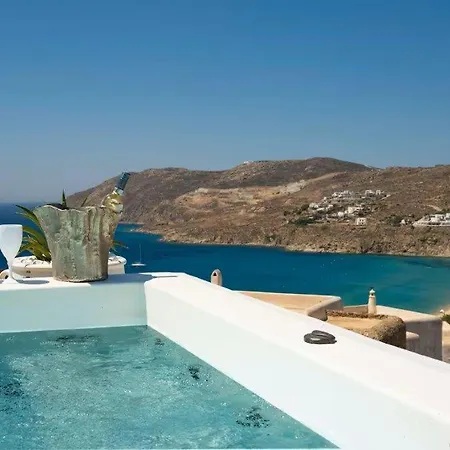Walk With Pool And Hot Tub By Calypso Sunset * كالو ليفادي
