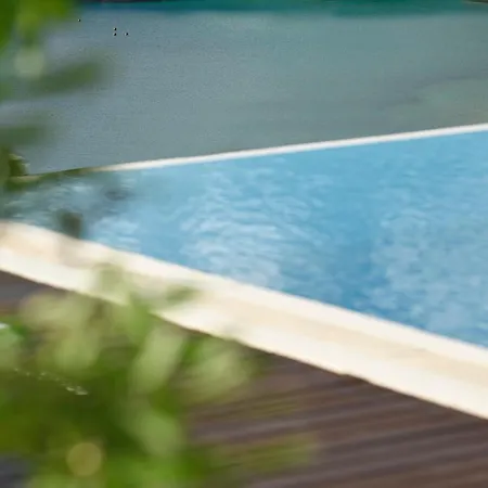 Walk With Pool And Hot Tub By Calypso Sunset 别墅