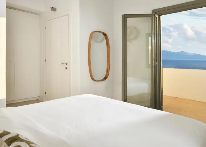 Walk With Pool And Hot Tub By Calypso Sunset 凯勒里瓦迪