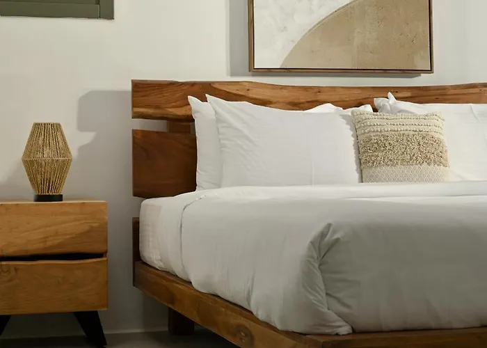 Walk With Pool And Hot Tub By Calypso Sunset 凯勒里瓦迪